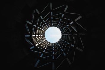 Photo 1469719847081 4757697d117a 352x235